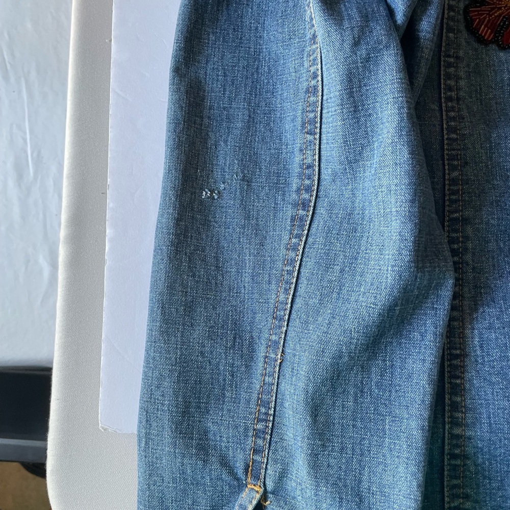 Chico's 1983 Anniversary Embroidered Denim Jacket with Parrot Design. Size 1 - Picture 9 of 12